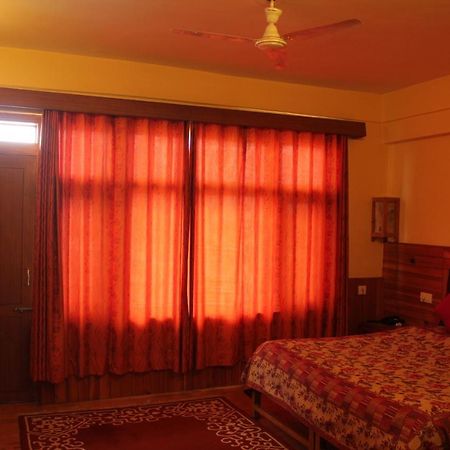 Pema Thang Hotel คางกรา ภายนอก รูปภาพ