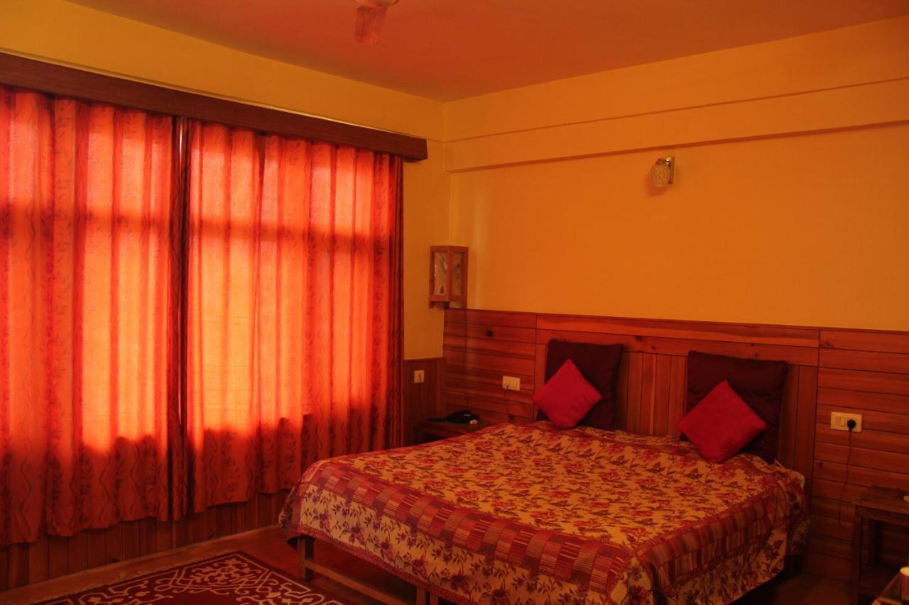 Pema Thang Hotel คางกรา ภายนอก รูปภาพ